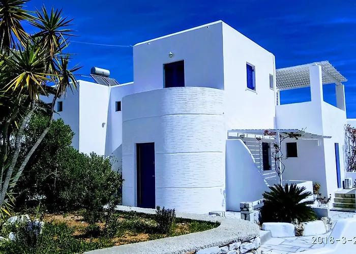 Nicos Studios & Apartments Logaras