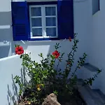 Nicos Studios & Apartments *