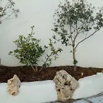 Nicos Studios & Apartments Logaras