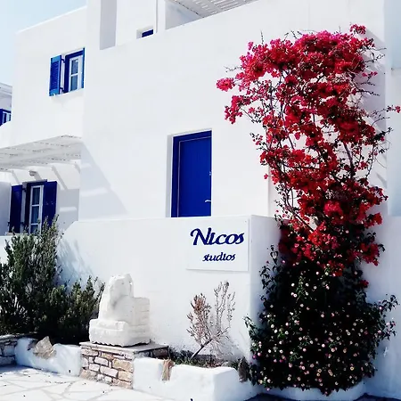 Nicos Studios & Apartments Logaras