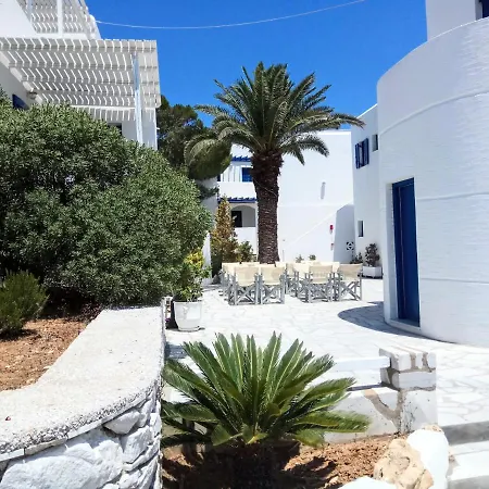 Nicos Studios & Apartments Logaras